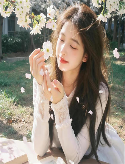 专业年代剧评论：《花少团里有什么》的技术创新与艺术成就 ——年代剧的专业鉴赏